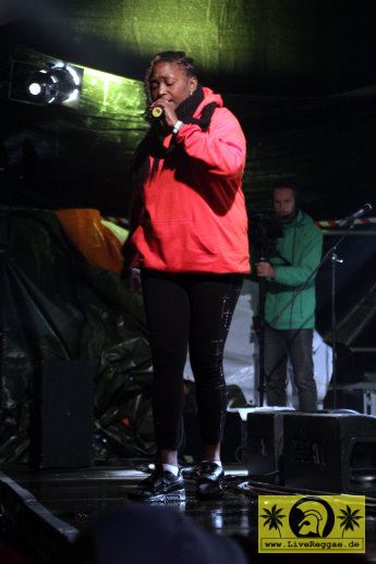 Lisa Dainjah (Jam) with The House Of Riddim Band 21. Reggae Jam Festival - Bersenbrueck 25. Juli 2015 (14).JPG